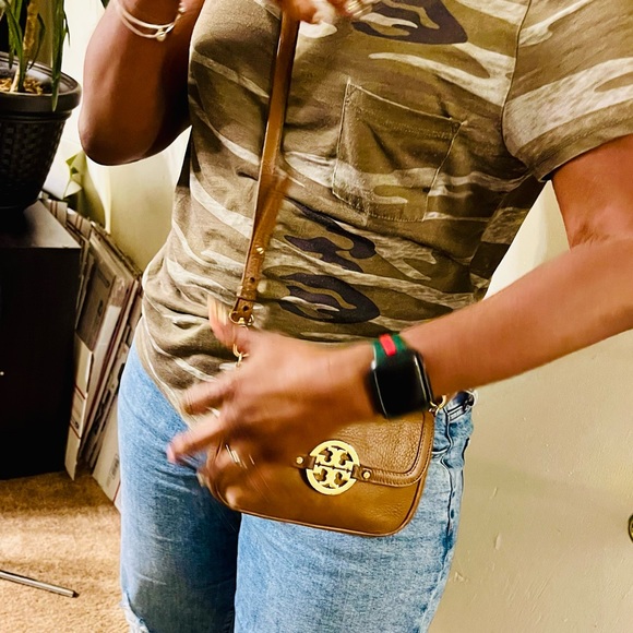 Tory Burch Handbags - Tory Burch British Tan  Amanda Crossbody Purse Bag
